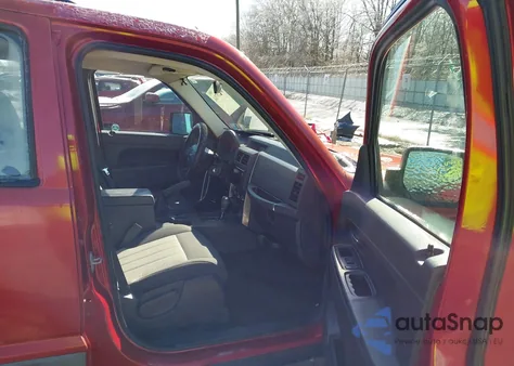 2010 Jeep Liberty Sport z USA, uszkodzony, nr VIN 1J4PN2GK3AW135856